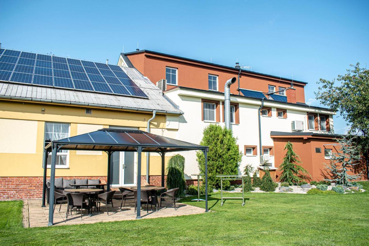 Hostinec a penzion U sv. Mikuláše Hať Exterior foto